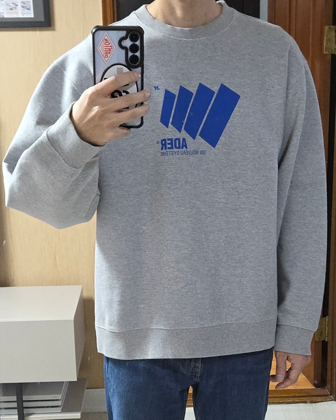 (착샷) 아더에러 볼록 로고 스웻 티셔츠 맨투맨  상품이미지7