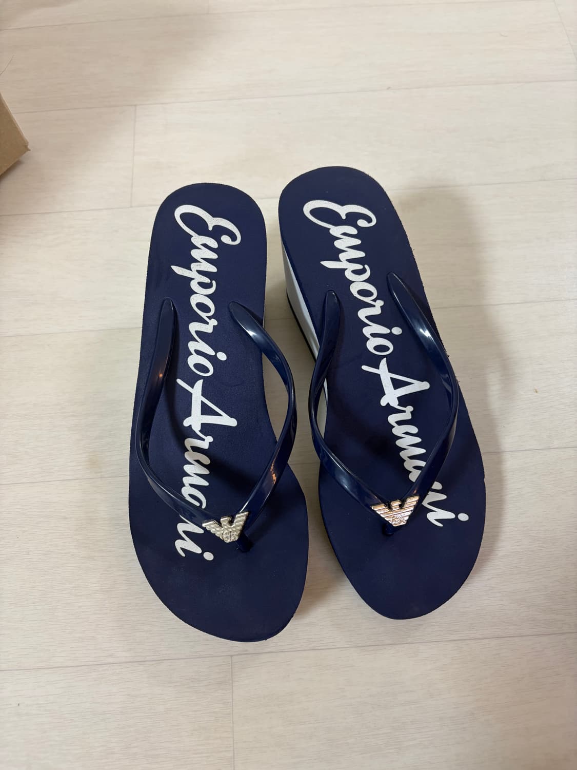 엠포리오 아르마니 쪼리 230 정품 상품이미지4