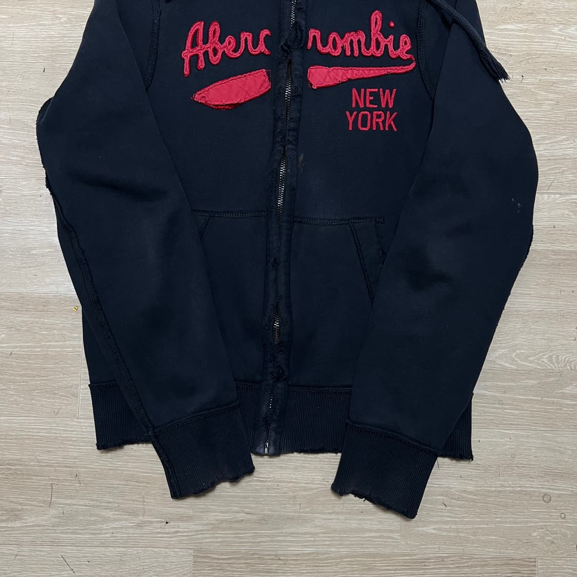 아베크롬비 앤 피치 데미지 빅로고 자수 후드집업 [네이비] L/100 상품이미지3
