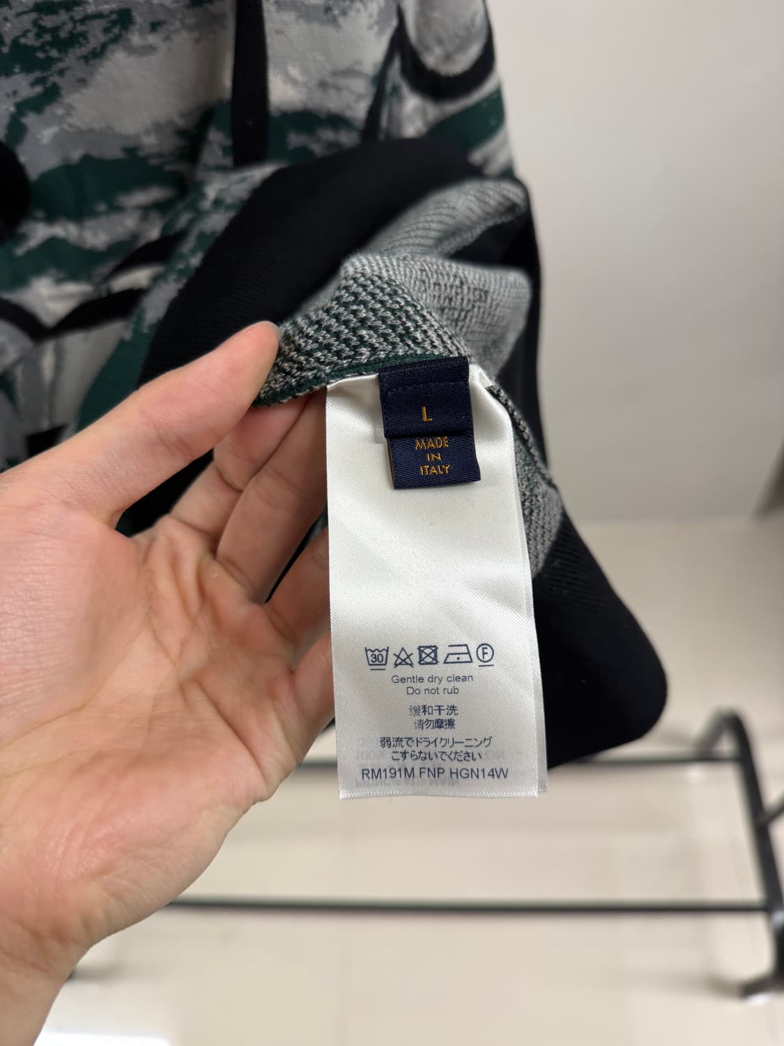 루이비통 올오버 로고 자카드 맨투맨 L 상품이미지4