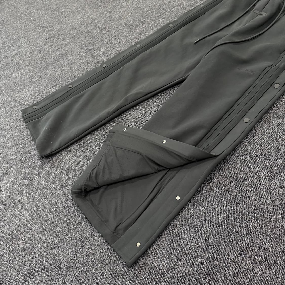 아디다스 x 피어오브갓 애슬레틱스 티어어웨이 팬츠 상품이미지6