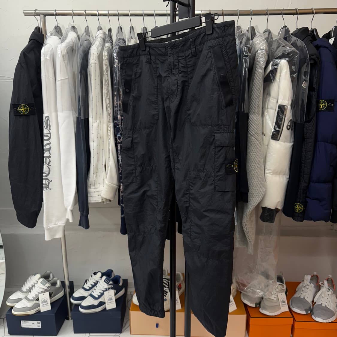 [백화점/32] 스톤아일랜드 나일론 팬츠 블랙 상품이미지1