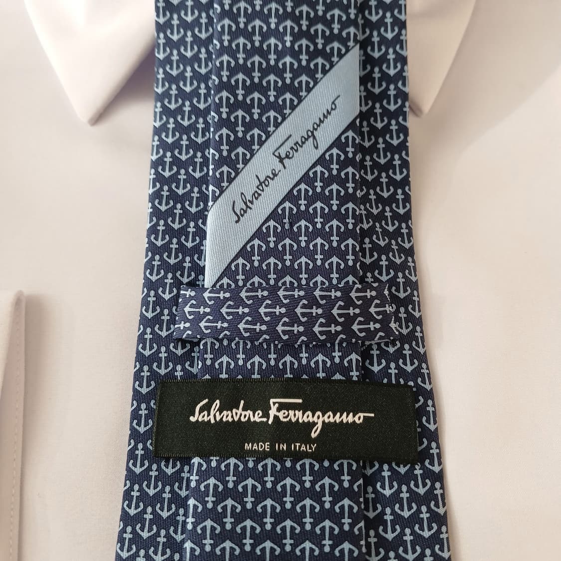 페라가모 실크 네이비 앵커 패턴 넥타이 8.2cm A+등급 A18928
 상품이미지5