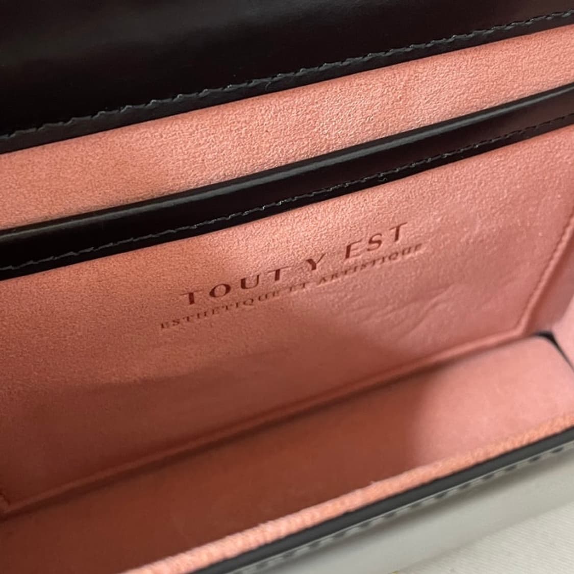 투티에 포멜 미니 블랙 크로스백 상품이미지4