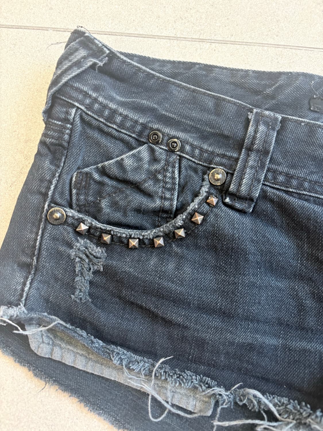 데님 스터드 데미지 숏츠 상품이미지2