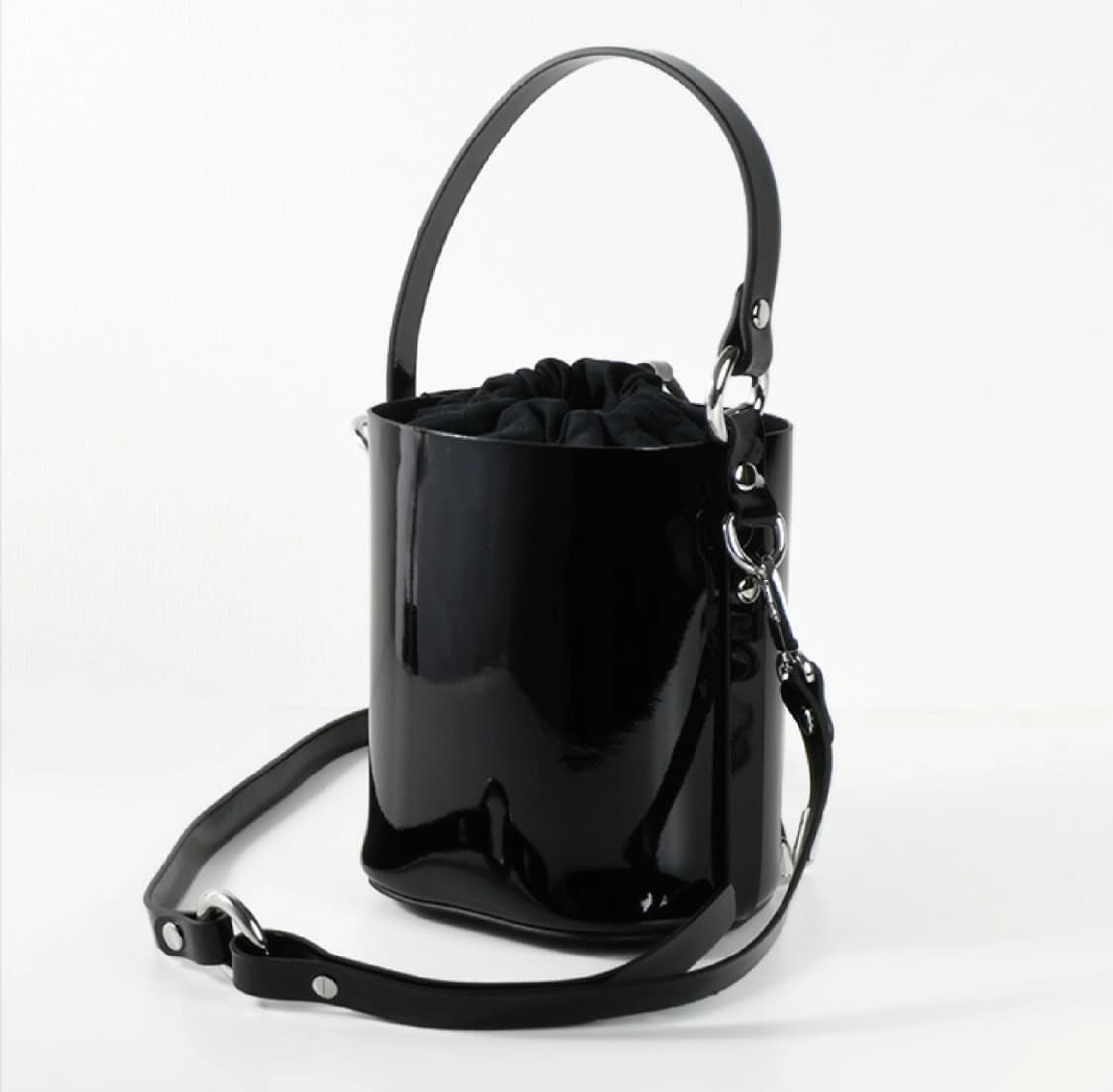 (새상품)비비안 웨스트우드 샤이니 페이턴트 미니백 블랙 상품이미지4