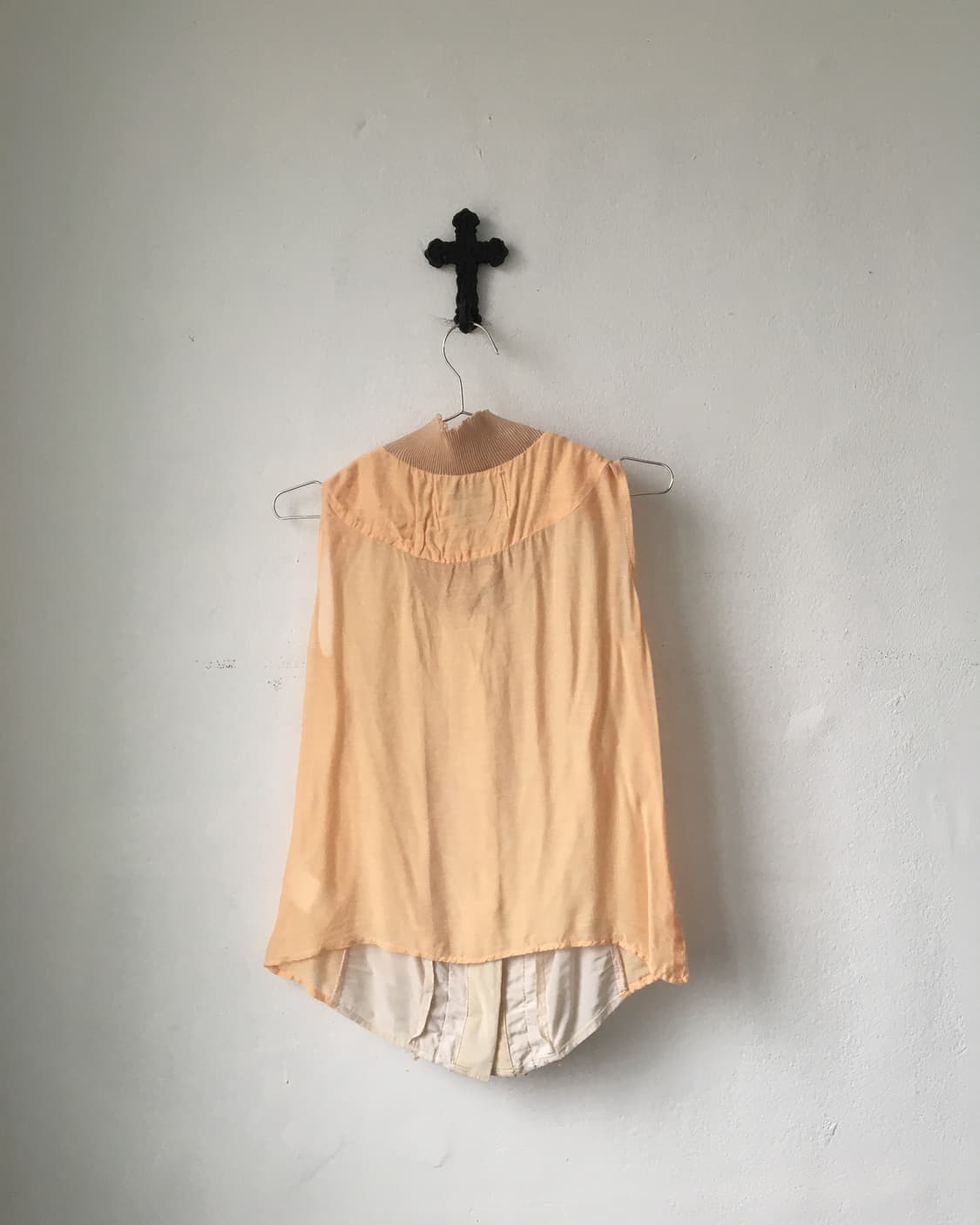 Frill point high neck sleeveless 상품이미지3
