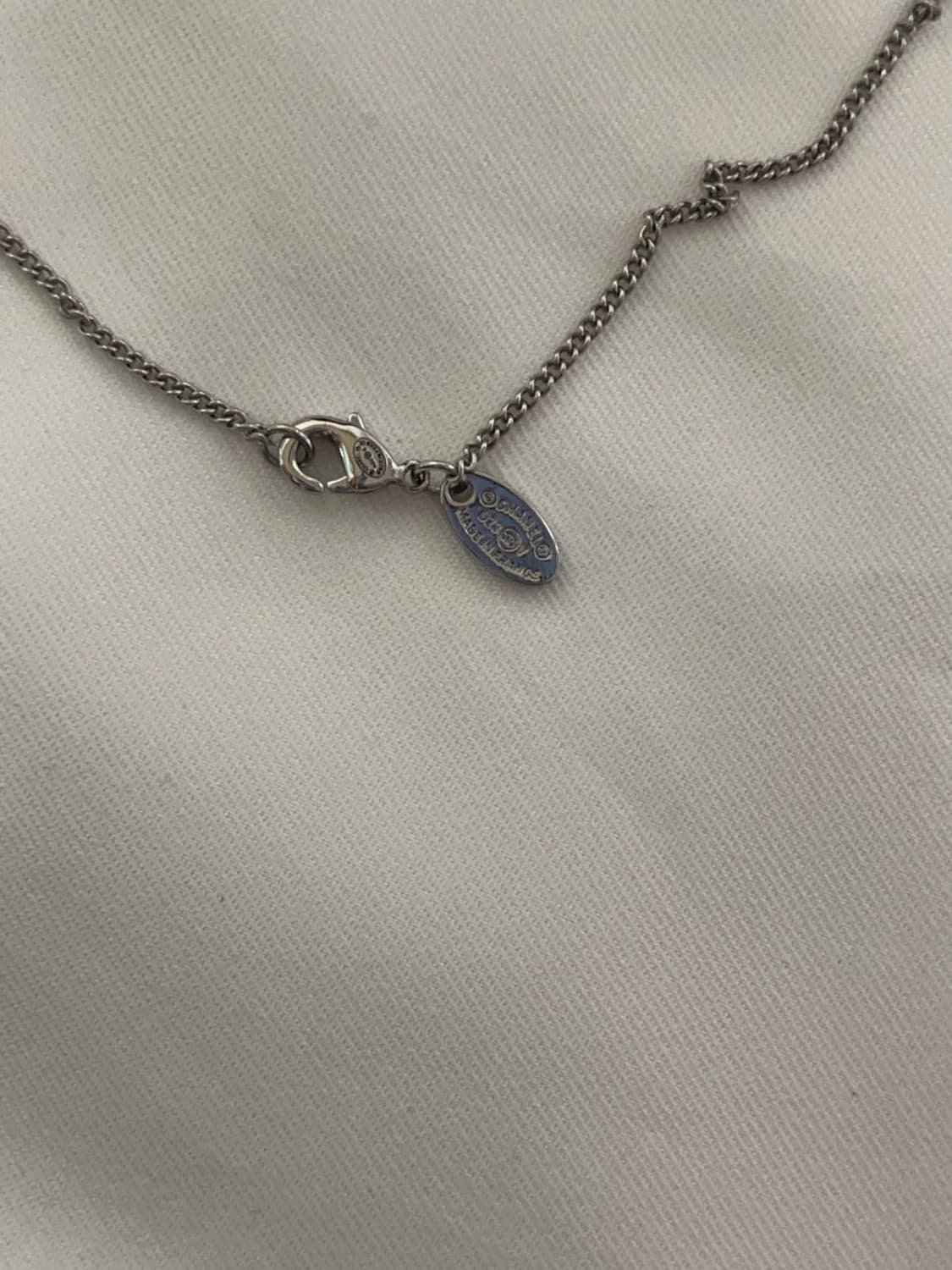 샤넬 정품 업사이클링 CC 데일리 하트 실버네크리스 상품이미지5