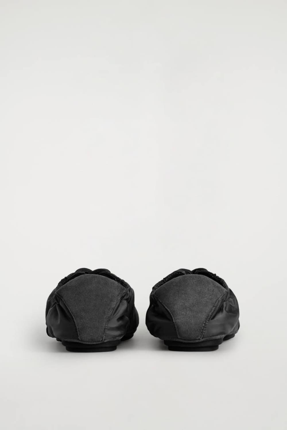 COS 스웨이드 나일론 발레 트레이너 상품이미지3