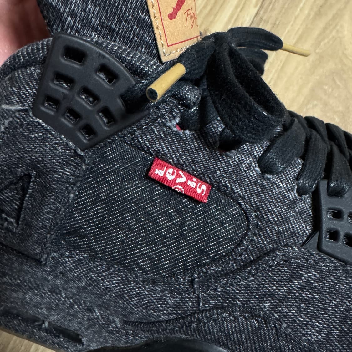 조던 4 x 리바이스 레트로 블랙 데님 (리바이스 택) 상품이미지3