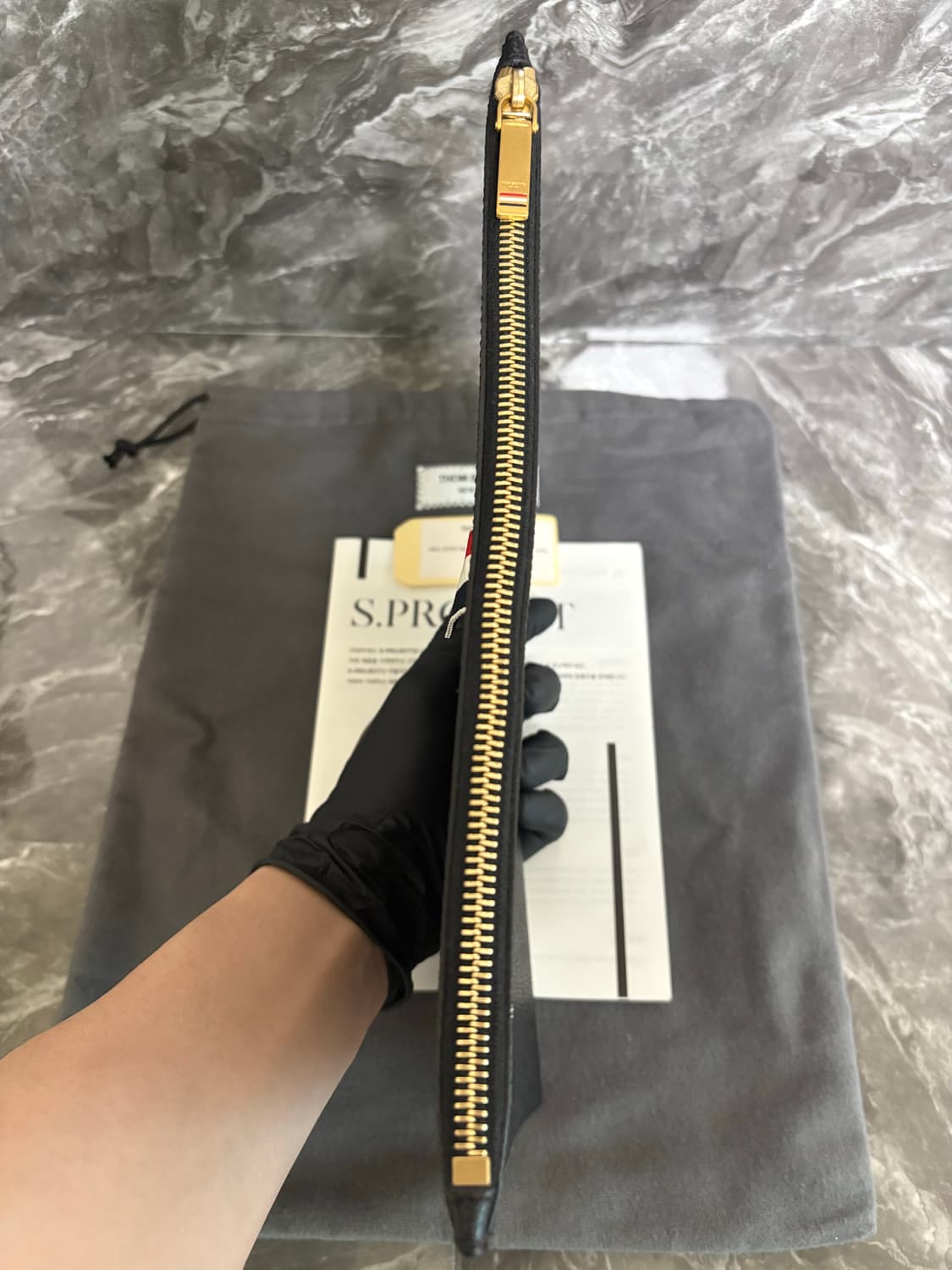 [새상품] 톰브라운 페블 그레인 카프스킨 클러치 상품이미지3