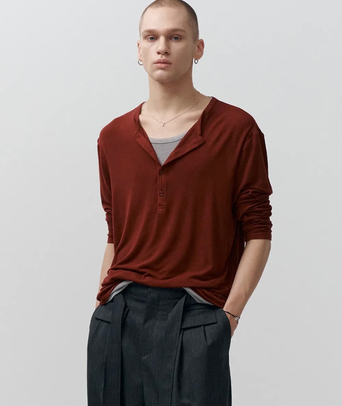 노이어 레이어드 헨리넥 롱 슬리브 티셔츠 (와인그레이) 48사이즈 상품이미지1