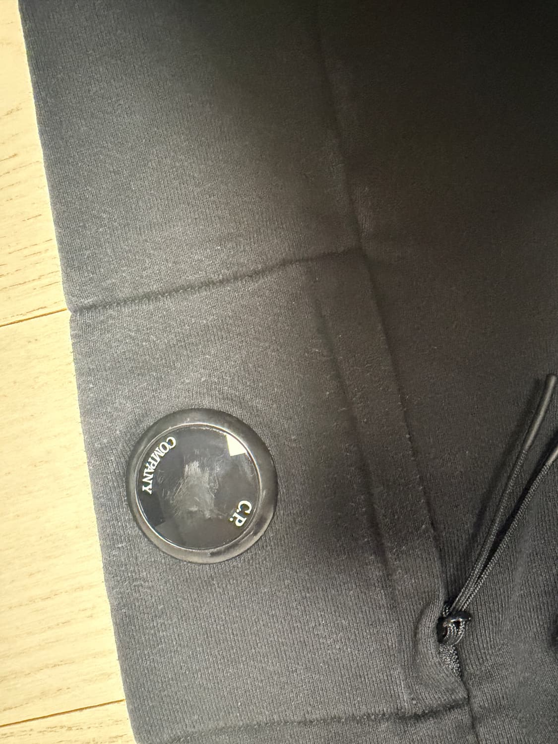 CP컴퍼니 블랙 렌즈 맨투맨 상품이미지8