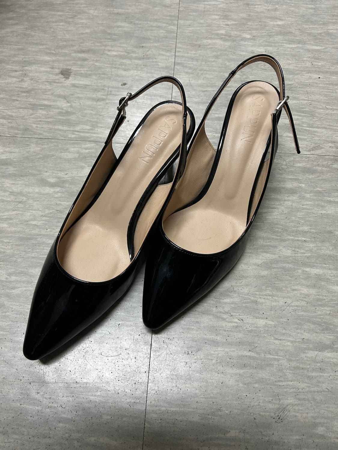 사뿐 블랙 슬링백 힐 255 상품이미지1