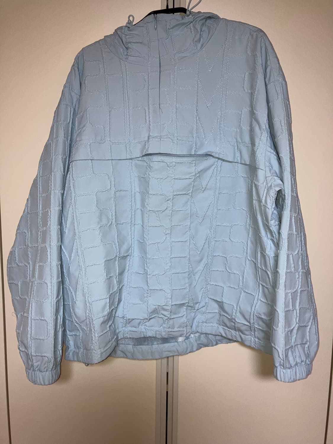 슈프림 리핏 스티치 아노락 라이트 블루 - 23SS 상품이미지2