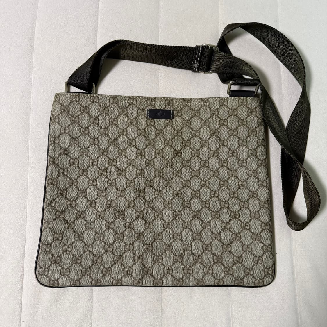 구찌 GG 수프림 크로스백 상품이미지1