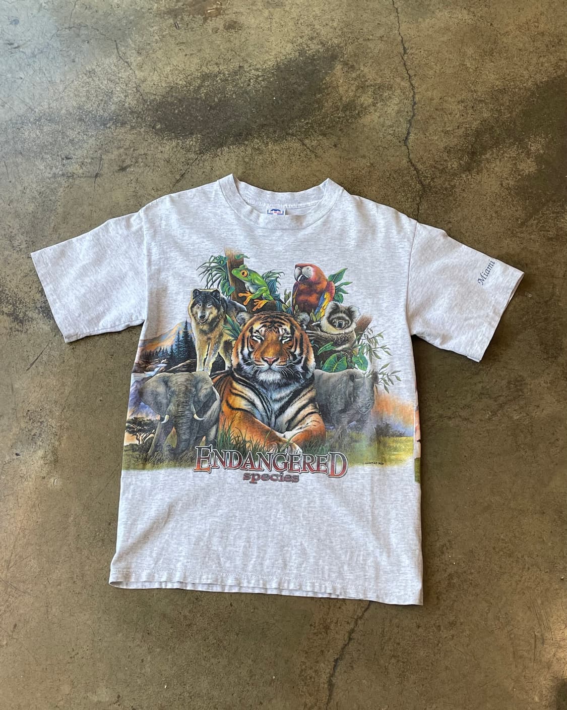 90‘s USA “Endangered Species” T-shirt 상품이미지1