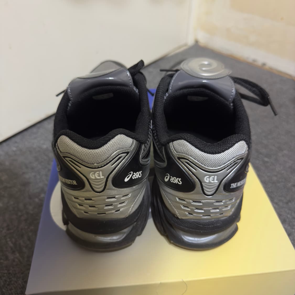 아식스 더뮤지엄비지터 콜라보 275사이즈 상품이미지4