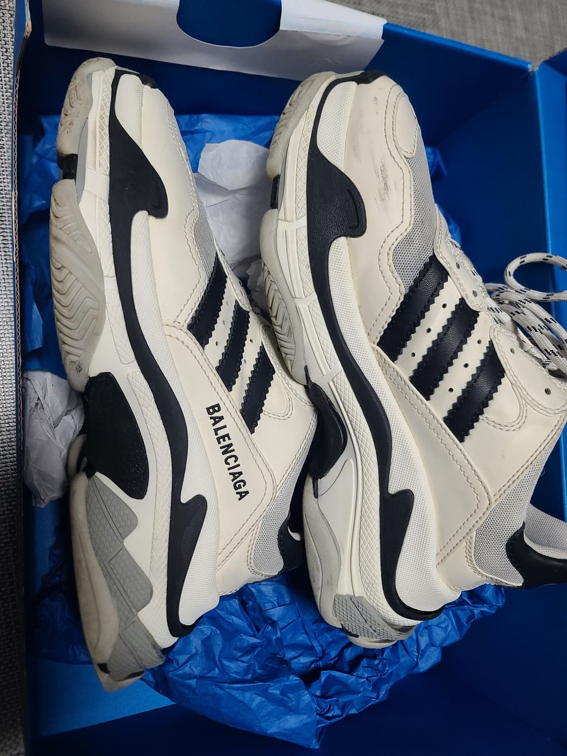 발렌시아가 아디다스 트리플s 41 화이트 삼선 트리플s 상품이미지9