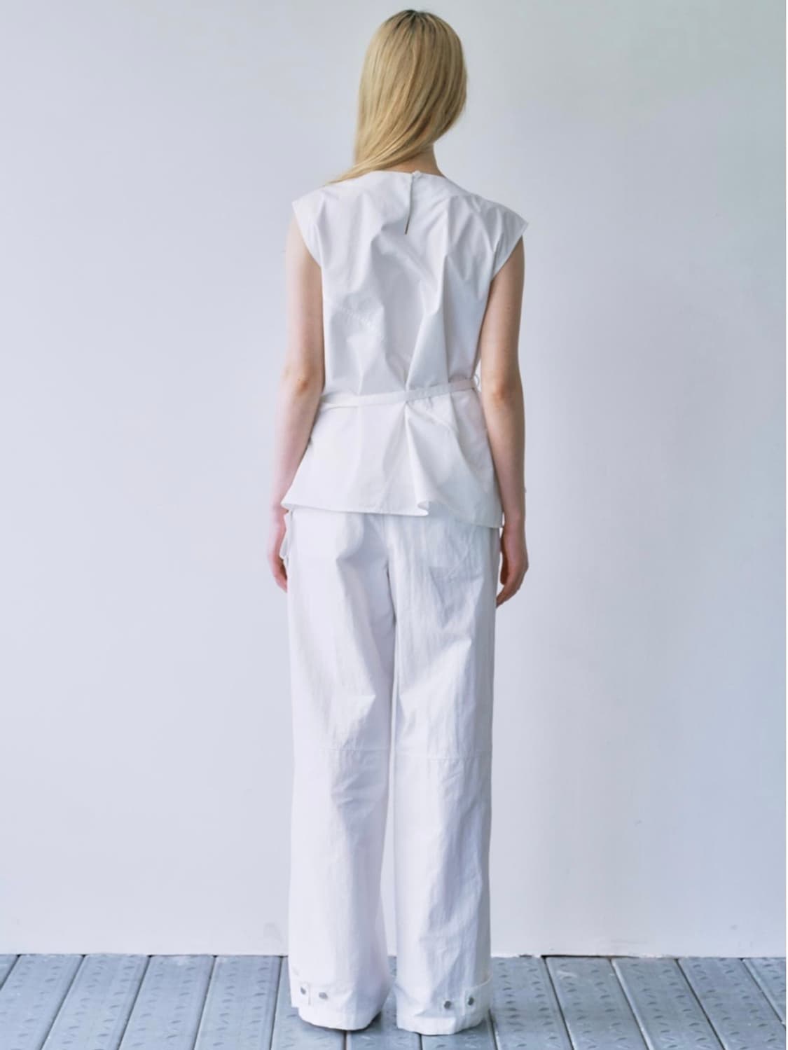 COSMOSS DRAPED STRAP BLOUSE (WHITE) 상품이미지3