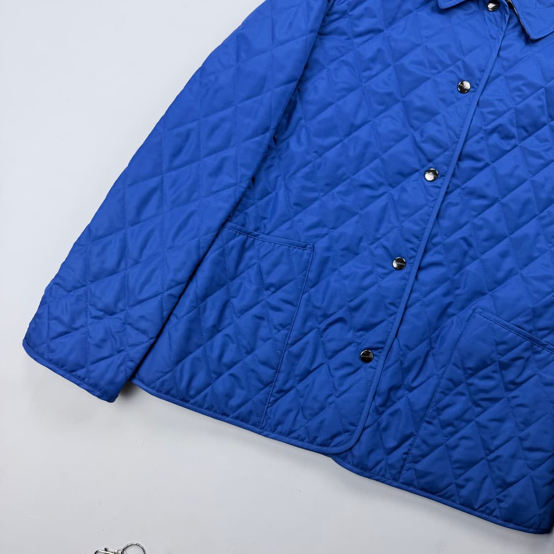버버리 다이아몬드 퀼팅자켓 블루 상품이미지4