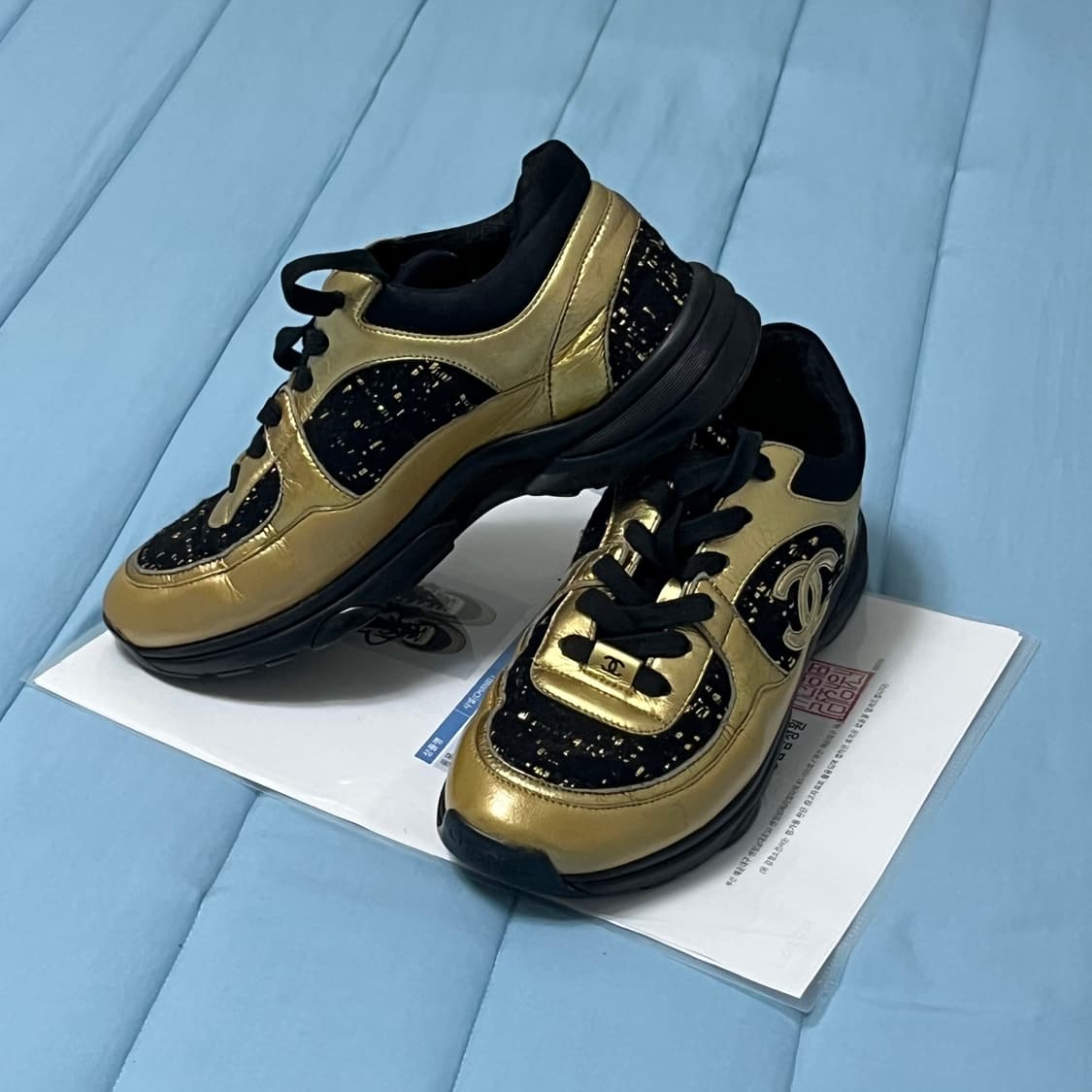 샤넬CC 로고 트워드 골드 레더 스니커즈 상품이미지1