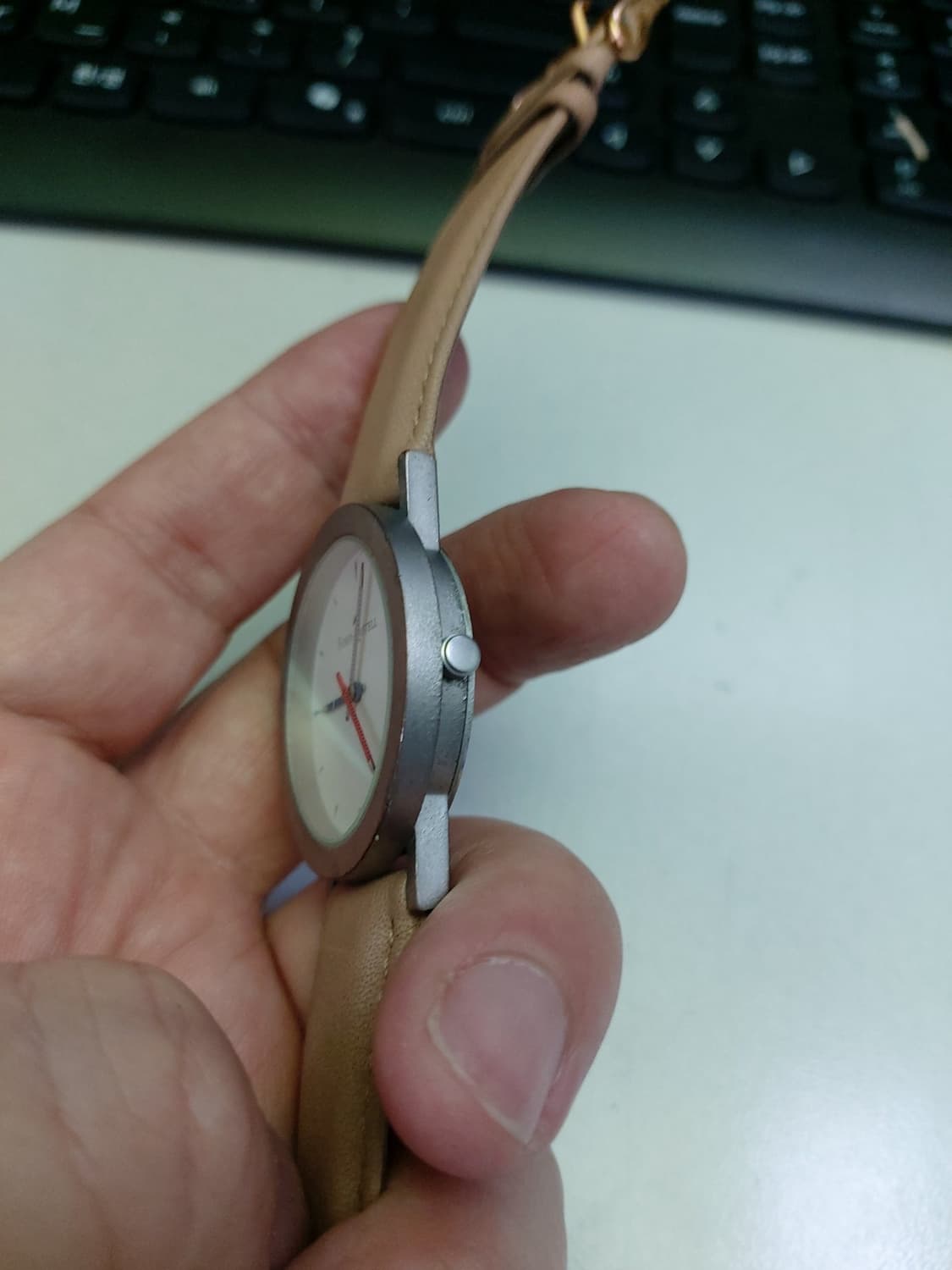 파버카스텔 시계 베이지색 가죽 스트랩입니다.  상품이미지2