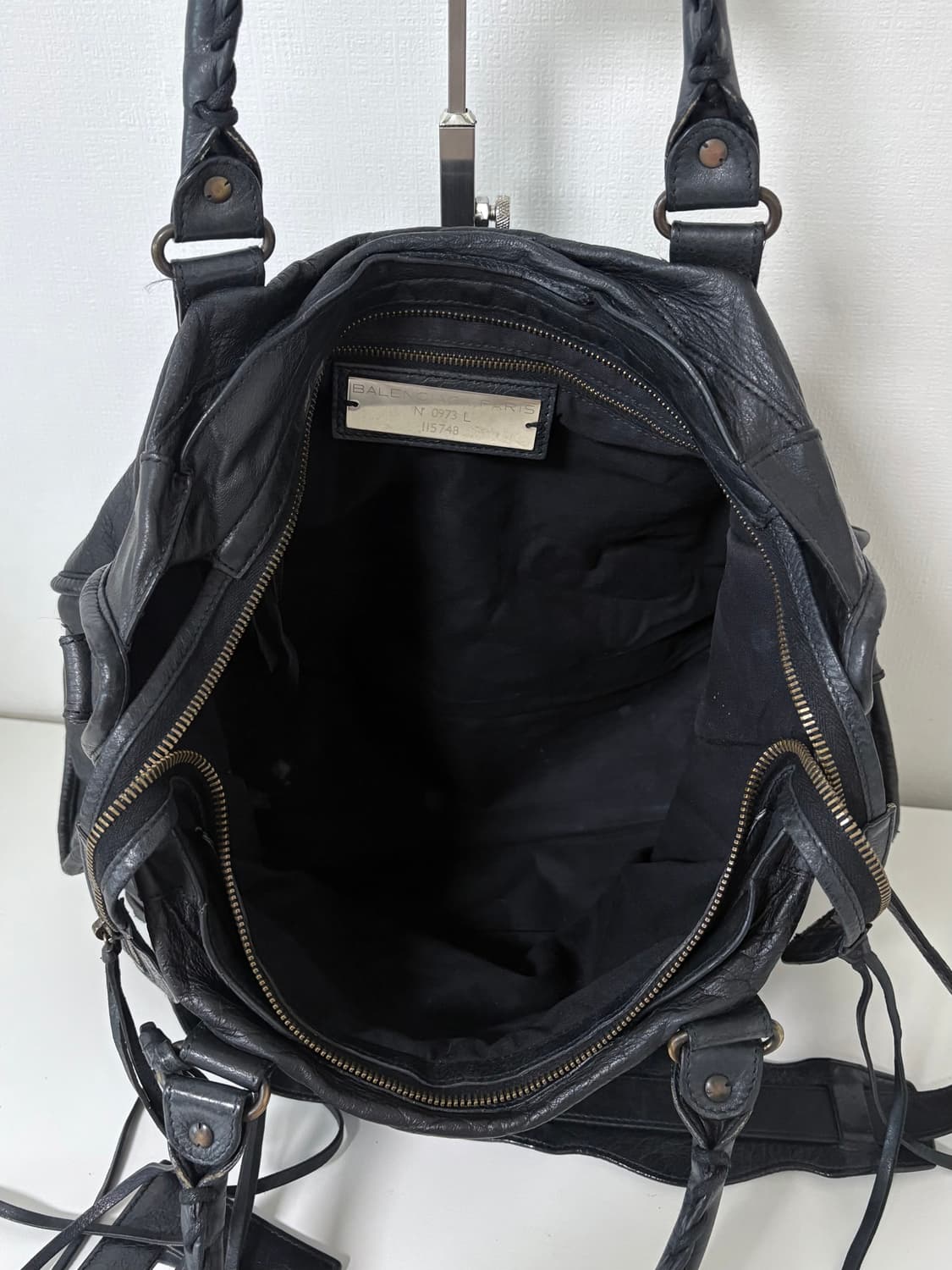 발렌시아가 시티 모터백 블랙 상품이미지5