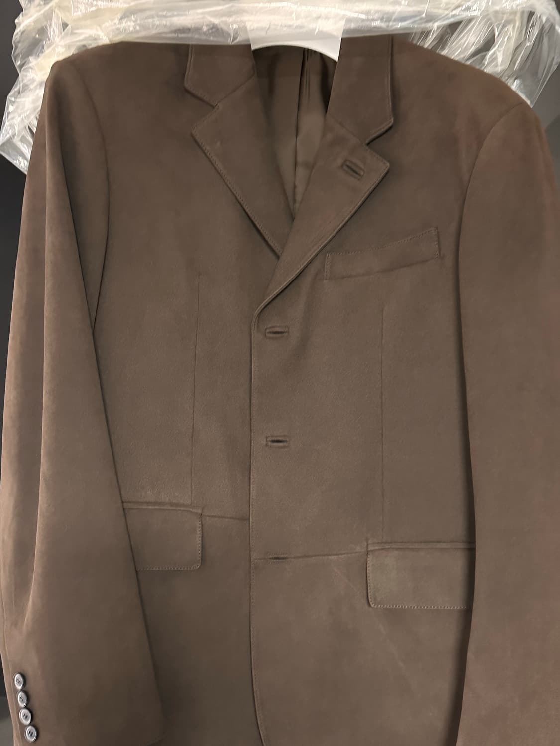 쿠어 쓰리버튼 스웨이드 블레이저 다크브라운 L  상품이미지2