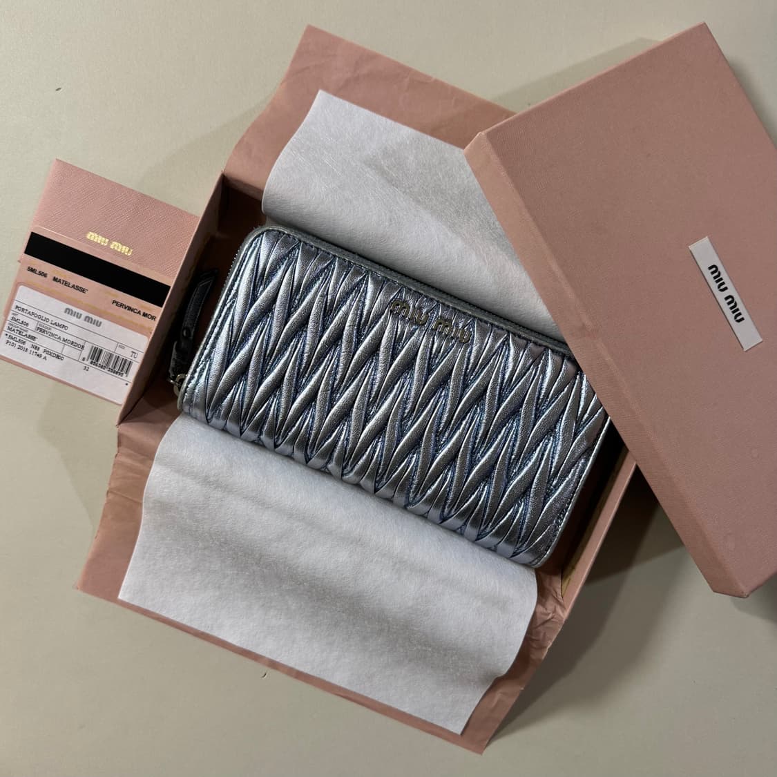 [정품/당일출고]미우미우 마테라쎄 장지갑 상품이미지1