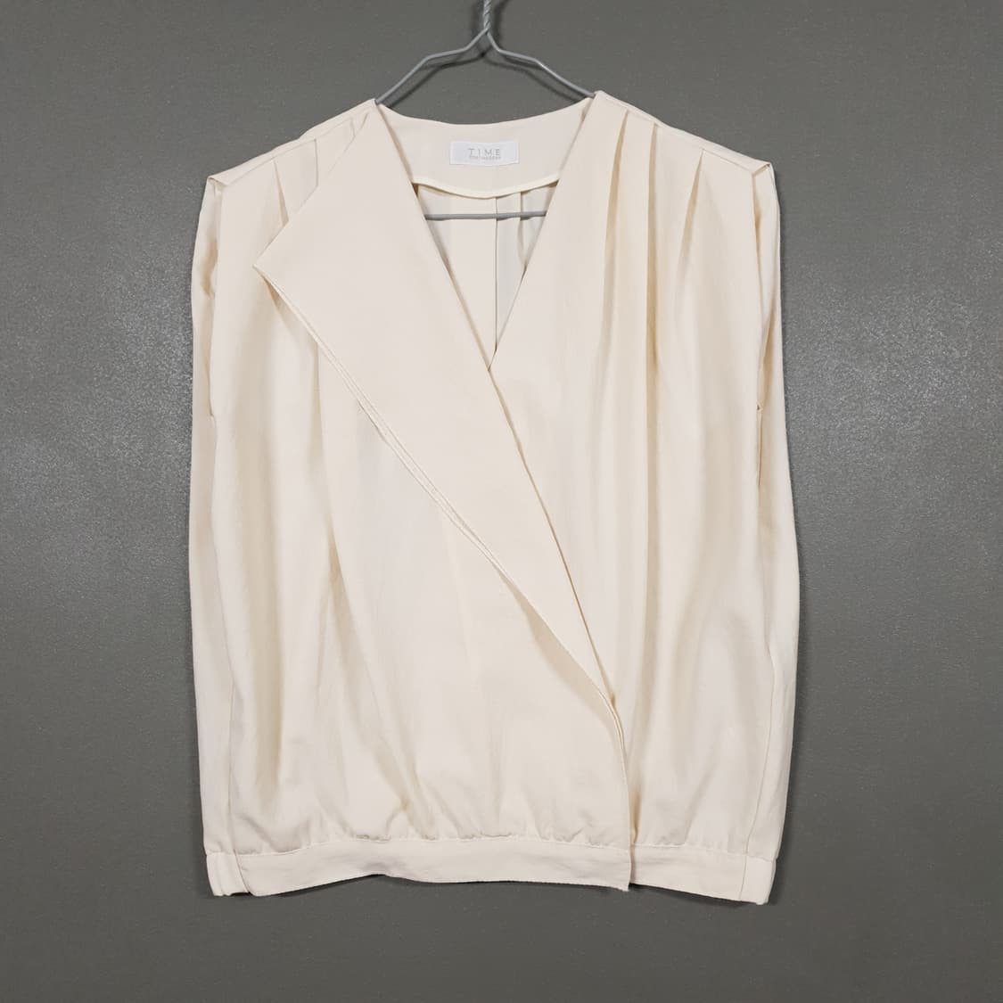 여성 55-66) TIME 타임 신형 랩 민소매 블라우스 아이보리 상품이미지1