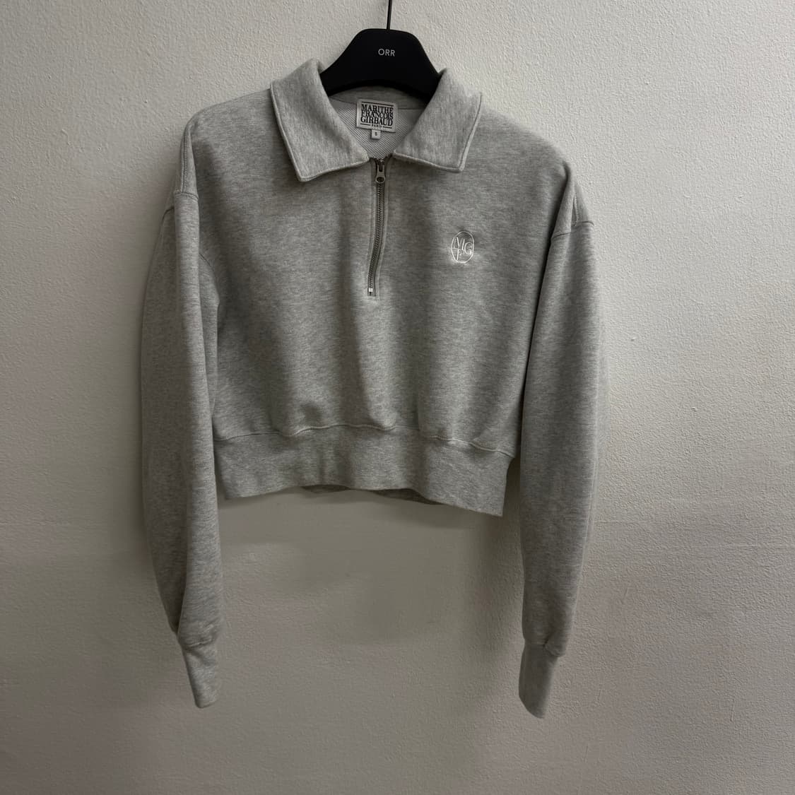 마리떼프랑소와저버 반집업 크롭 맨투맨 (S) 상품이미지1