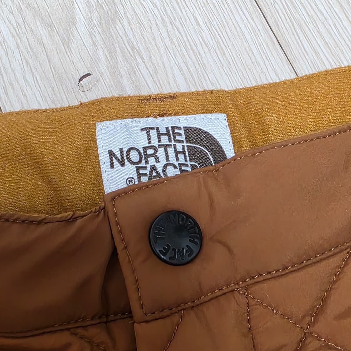 노스페이스)빈티지 여성 퀄팅 누빔 패딩 반바지 숏팬츠 겨울 브라운 상품이미지2