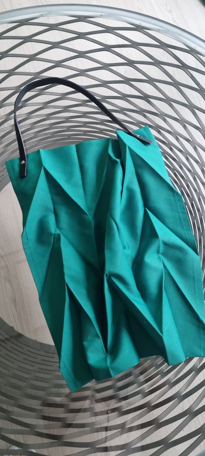ISSEY MIYAKE × iittala 콜라보 프리미엄 플리츠숄더백 상품이미지1
