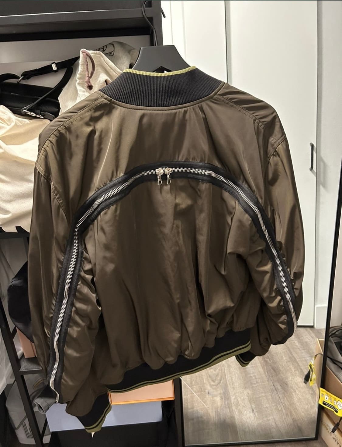 드리스반노튼 백지퍼 봄버 카키 S 상품이미지2