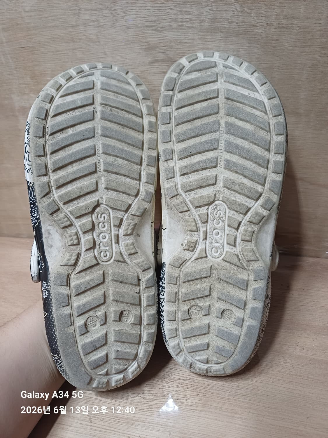 280 크록스 반다나 페이즐리 샌들 슬리퍼 상품이미지3
