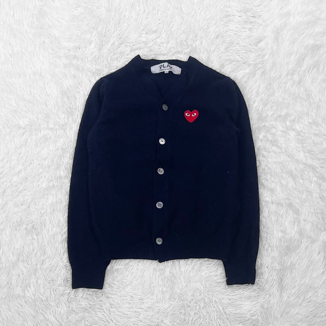 꼼데가르송 하트 와펜 브이넥 가디건 네이비 상품이미지2
