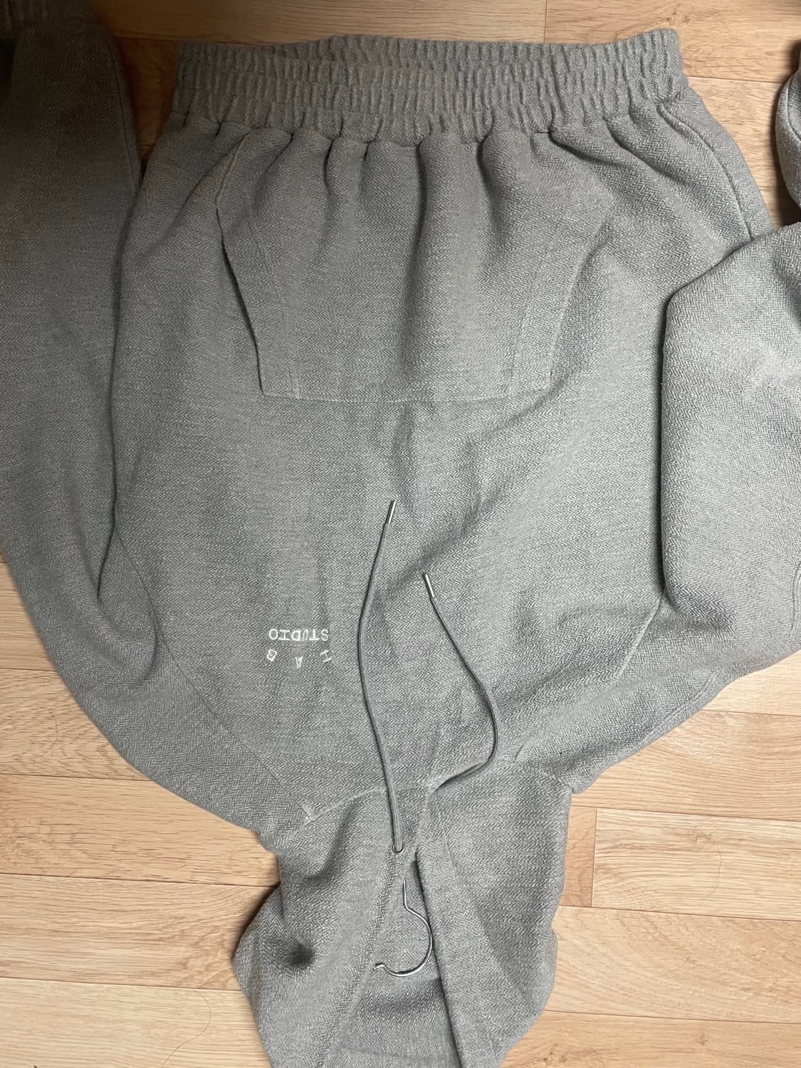 아이앱 스튜디오 헤링본 후드티 상품이미지2