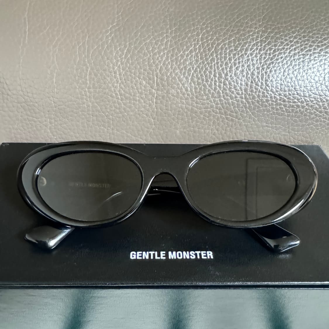 젠틀몬스터 Le 01 블랙 상품이미지2