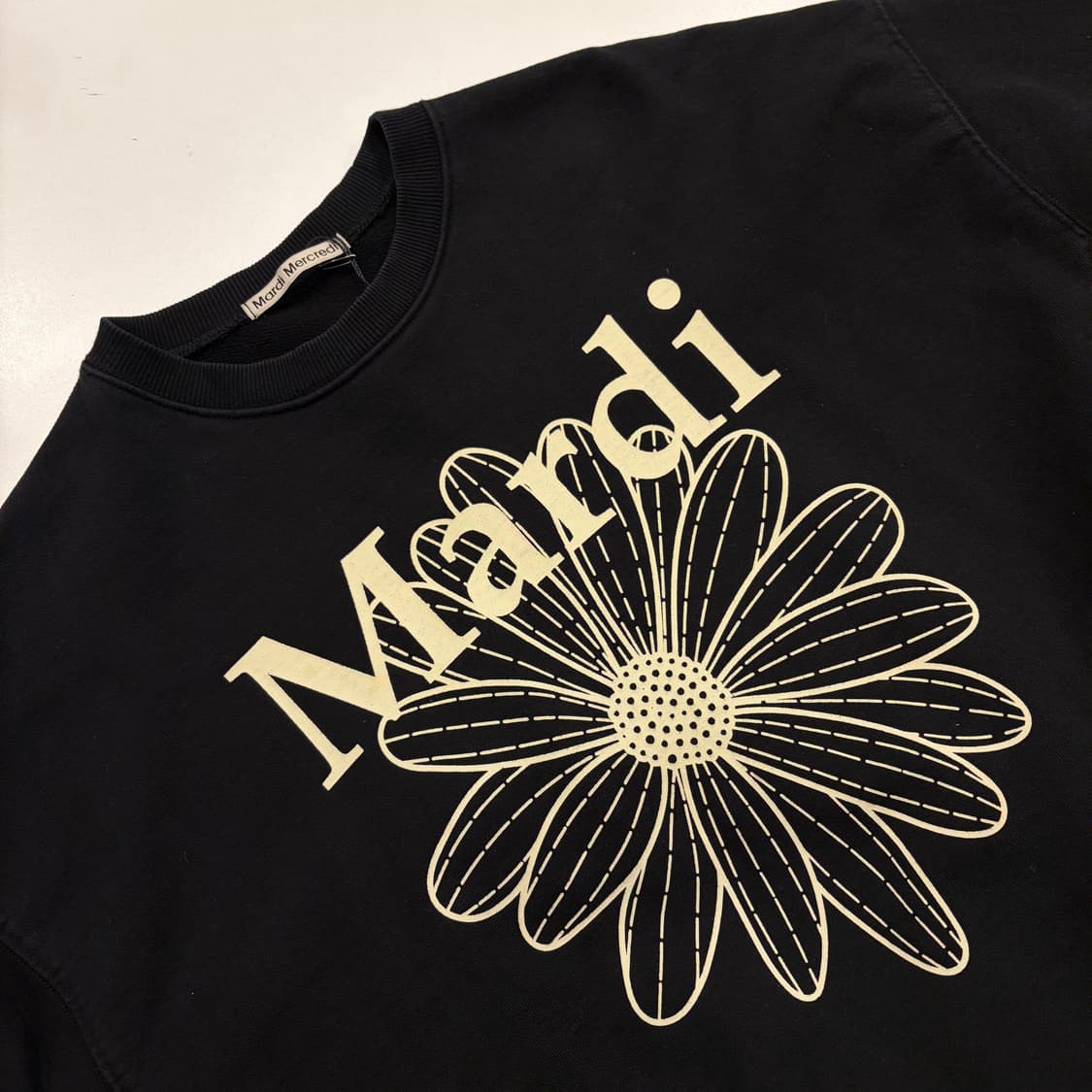 마르디 메크르디 플라워 맨투맨 블랙 C237 상품이미지3