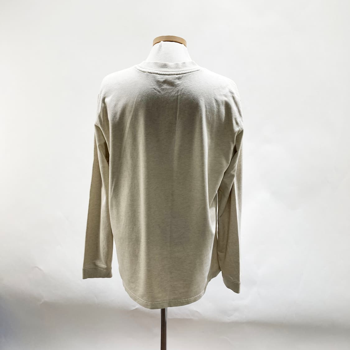 헤지스 남성캐주얼맨투맨 베이지 110 상품이미지3