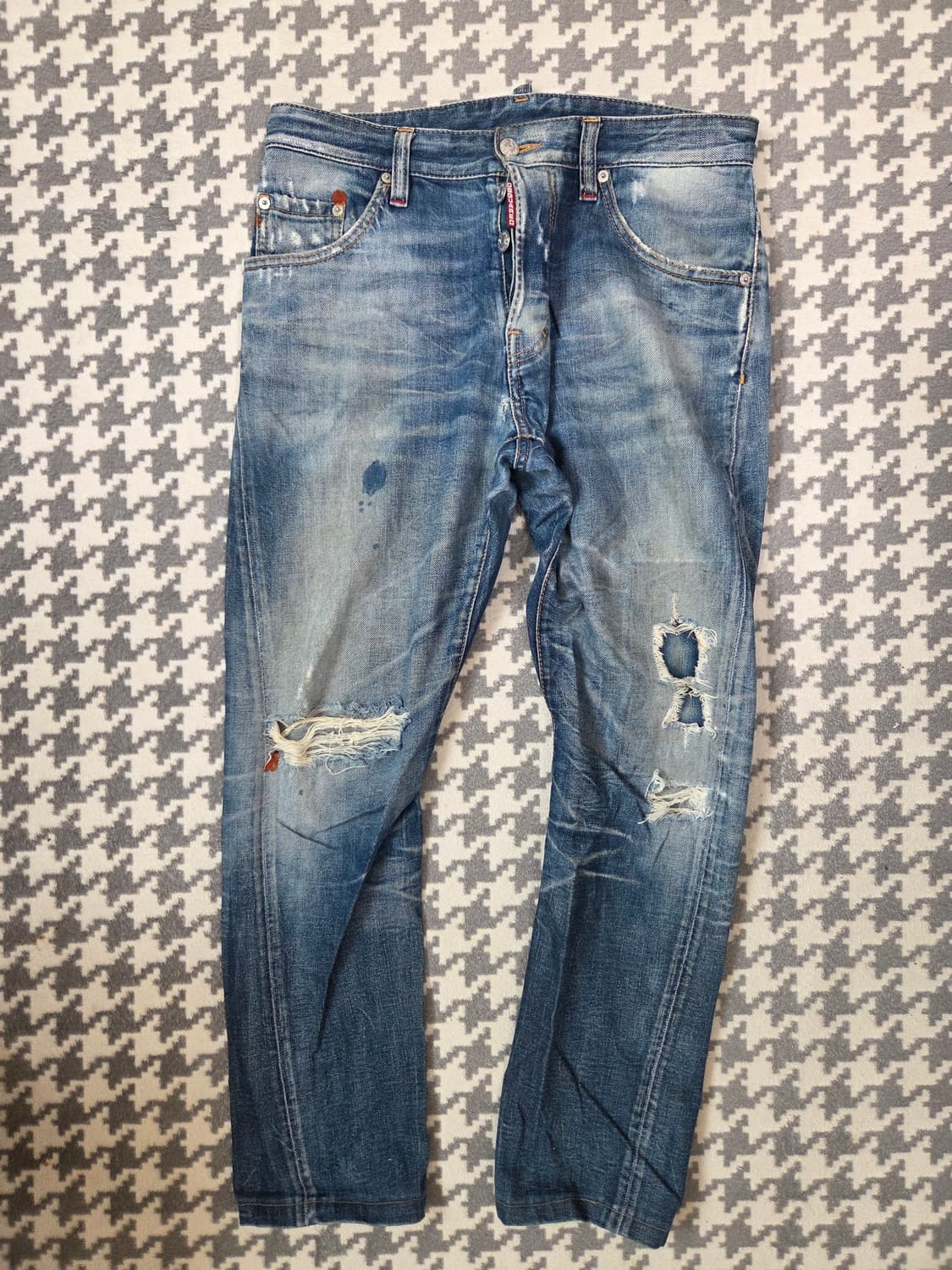 디스퀘어드2 ​모델명: S74LA0333 (2011년 시즌 제품)
​핏( 상품이미지1