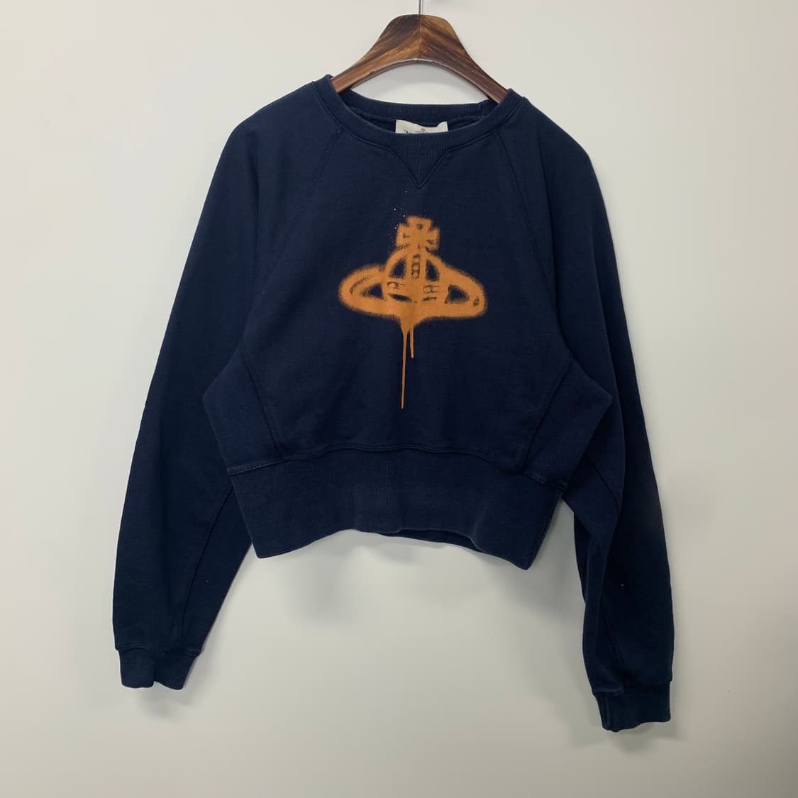 비비안웨스트우드 스프레이 네이비 크롭 맨투맨 상품이미지2