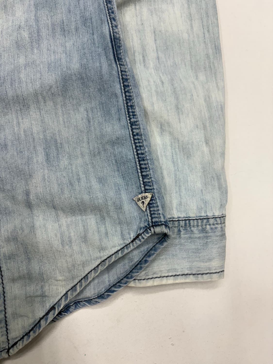 게스 웨스턴 연청 데님 셔츠 상품이미지7