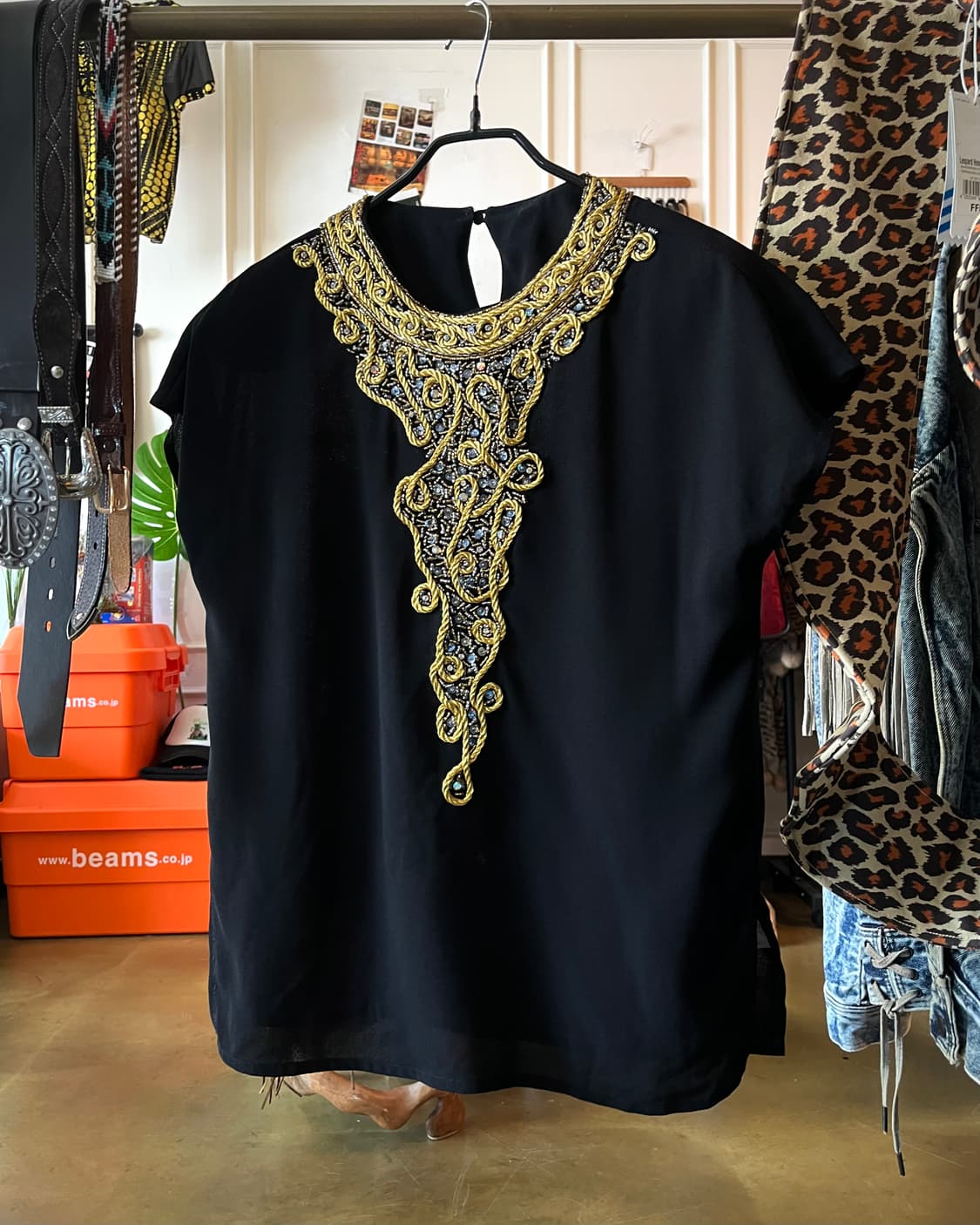 OTTO Collection Egypt Neck Sequin Top 상품이미지3