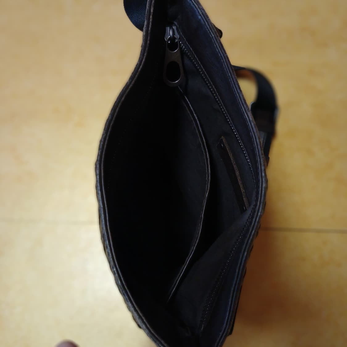 보테가 베네타 메신저 가죽백 상품이미지3