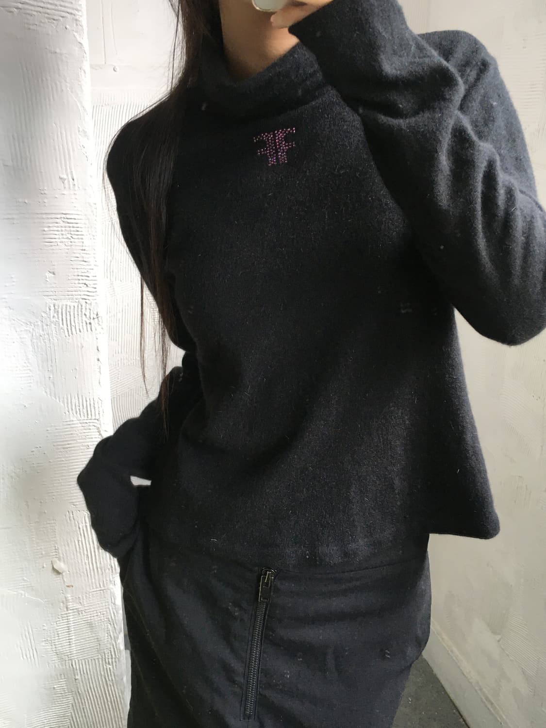 FENDI 펜디 블랙 로고 터틀넥 상품이미지4