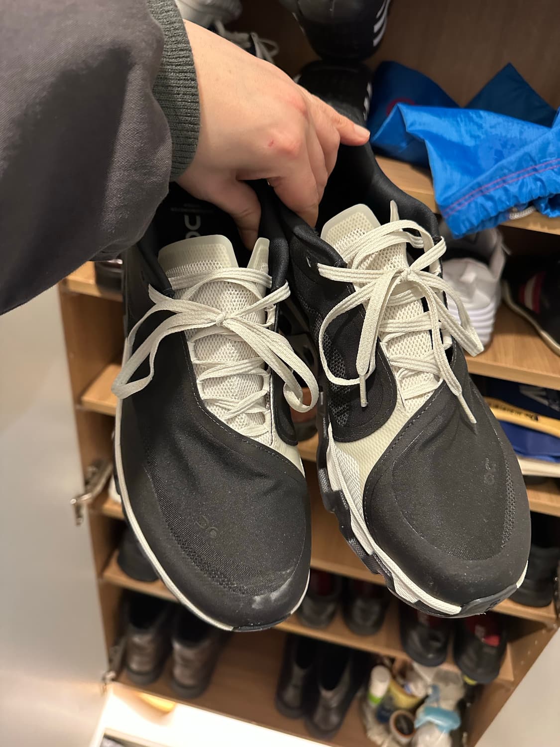 온러닝 포스트아카이브팩션 300 상품이미지2