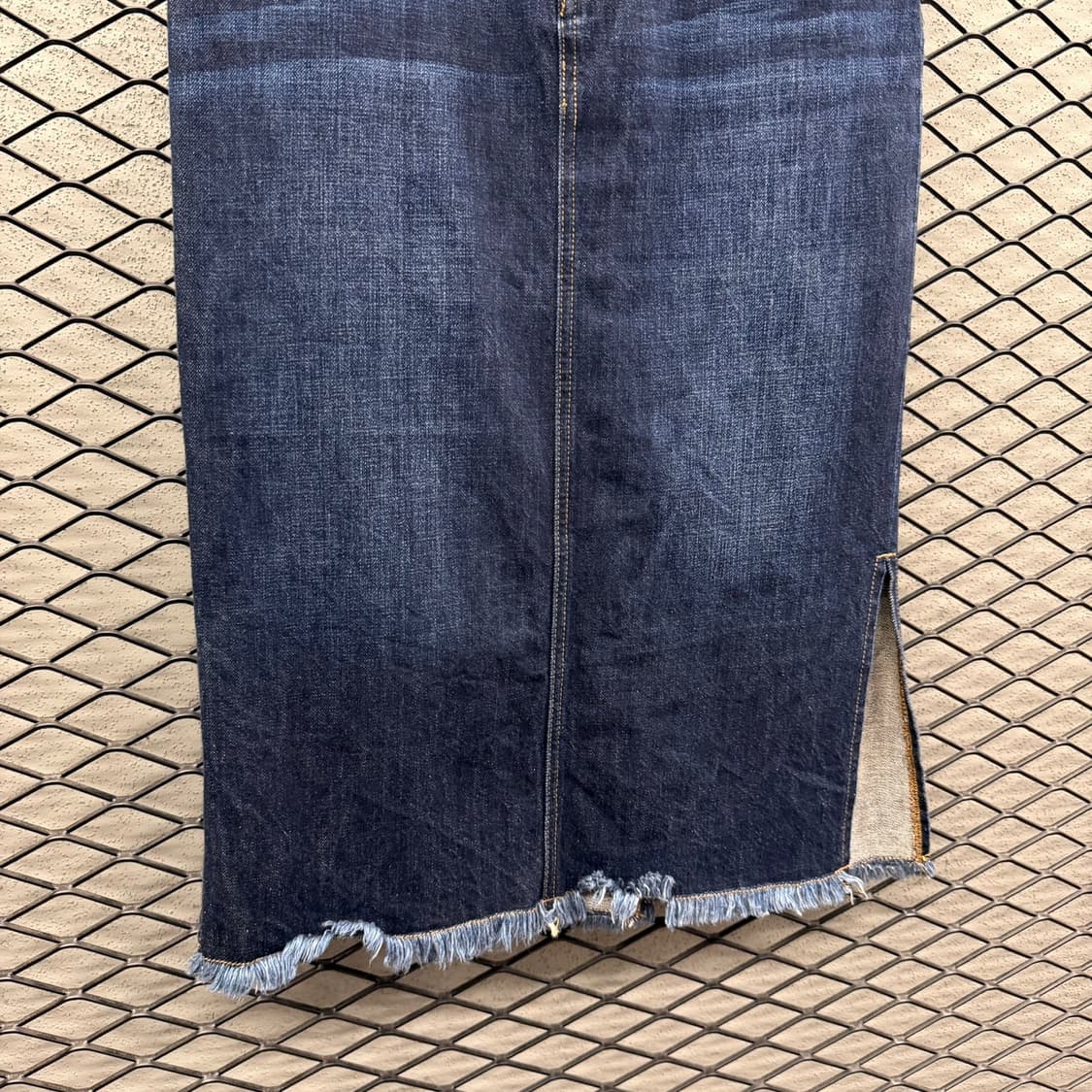 JPN VINTAGE 데님 롱 스커트 밑단 컷팅 옆트임 워싱 디테일 진청 상품이미지5