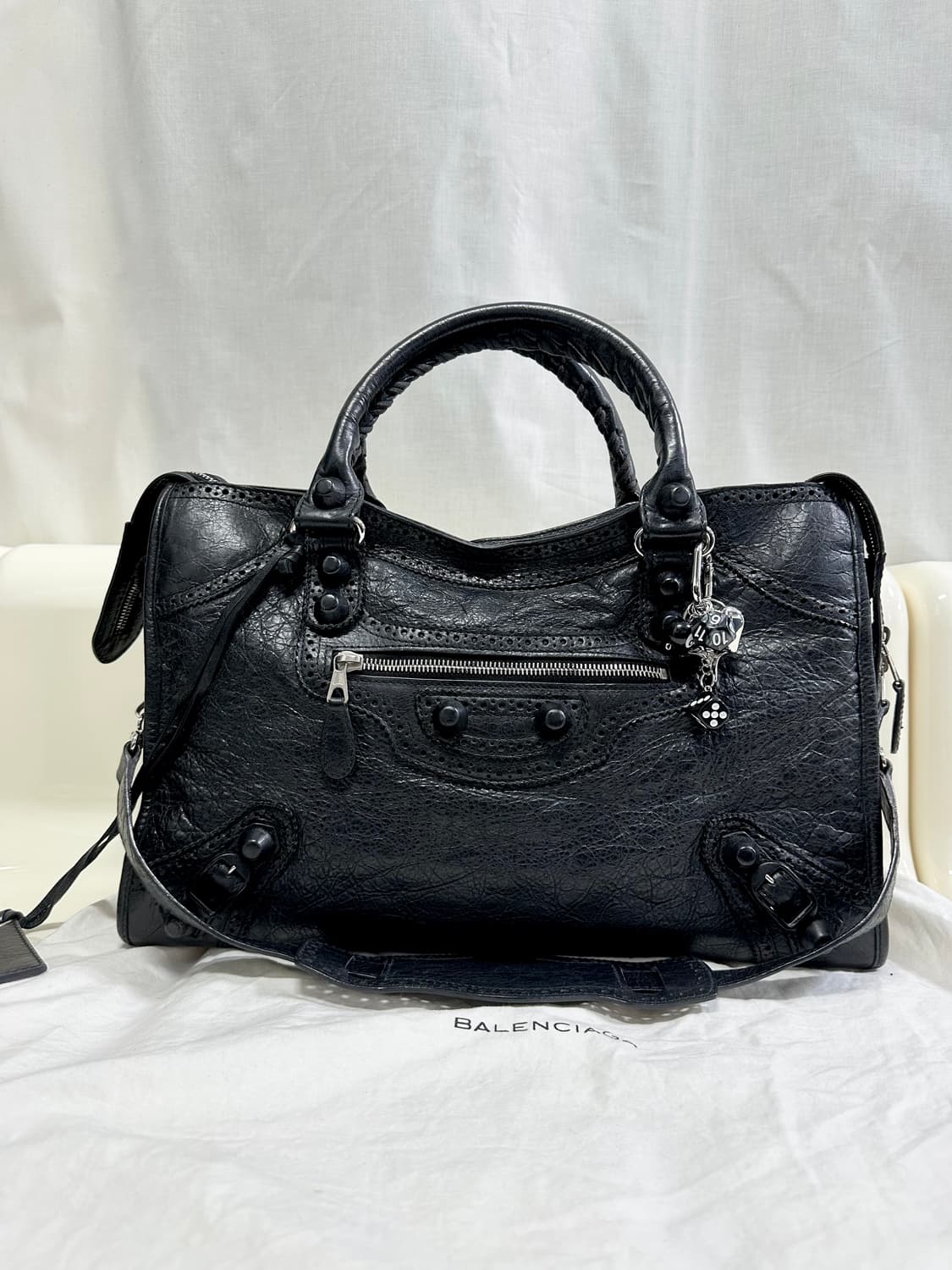 [A 정품] 발렌시아가 시티 모터백 미디움 블랙 상품이미지5